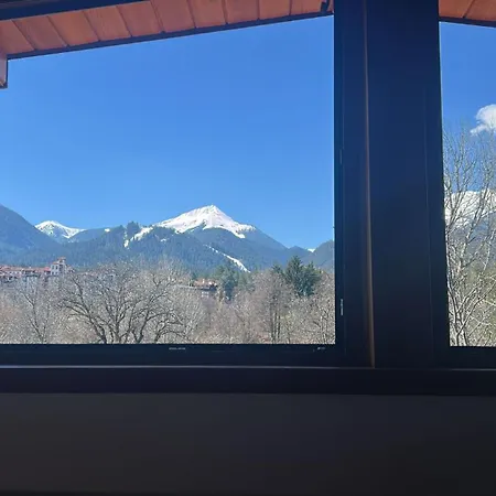 Apartman 2 Bedroom Ski-side Loft Pool & Balconies Mountain Views Banszko