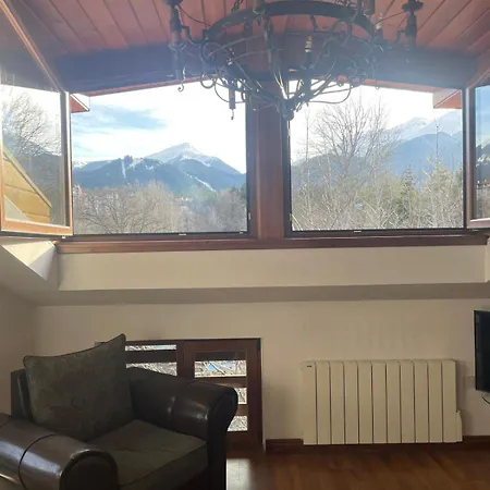 Apartmán 2 Bedroom Ski-side Loft Pool & Balconies Mountain Views