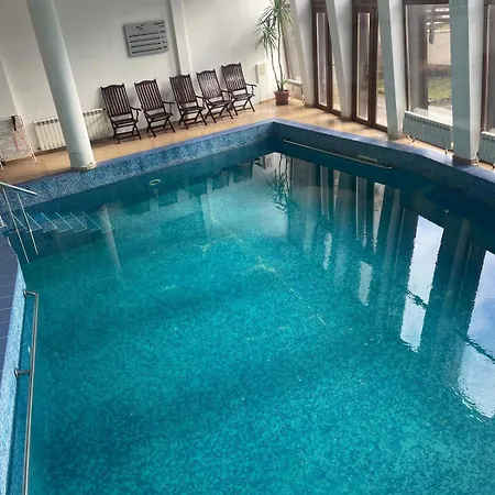 2 Bedroom Ski-side Loft Pool & Balconies Mountain Views Apartmán *