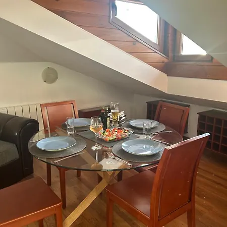 2 Bedroom Ski-side Loft Pool & Balconies Mountain Views Apartmán