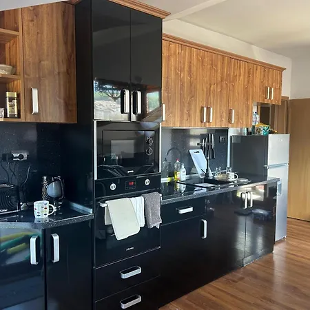 Apartman 2 Bedroom Ski-side Loft Pool & Balconies Mountain Views