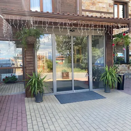 2 Bedroom Ski-side Loft Pool & Balconies Mountain Views *